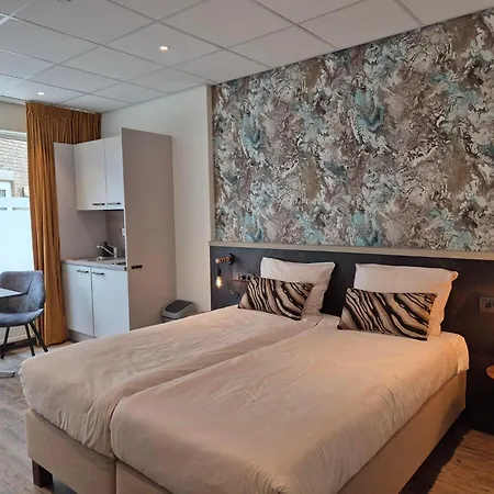 Zeevonk Studio's & *